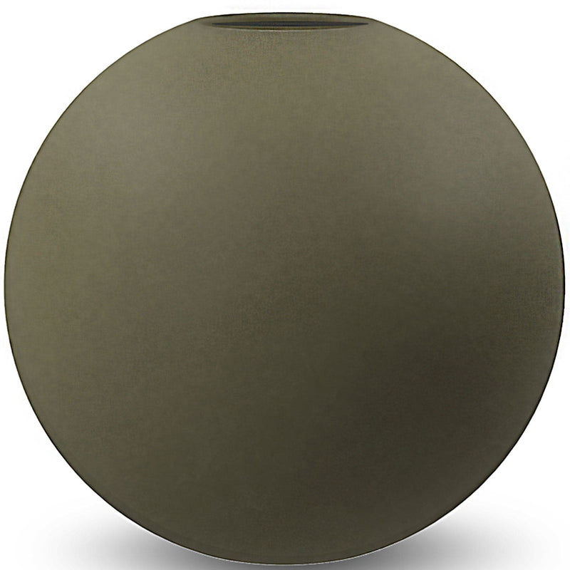 Se Cooee Design Ball vase, 20 cm, olive ✔ Kæmpe udvalg i Cooee Design ✔ Meget billig fragt og hurtig levering: 1 - 2 hverdage - Varenummer: KTO-HI-028-03-OV og barcode / Ean: &