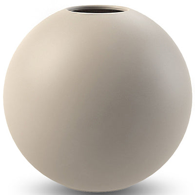 Se Cooee Design Ball vase, 20 cm, sand ✔ Kæmpe udvalg i Cooee Design ✔ Meget billig fragt og hurtig levering: 1 - 2 hverdage - Varenummer: KTO-HI-028-03-SA og barcode / Ean: '7350057860465 på lager - Udsalg på Vase Spar op til 59% - Over 1122 kendte brands på udsalg