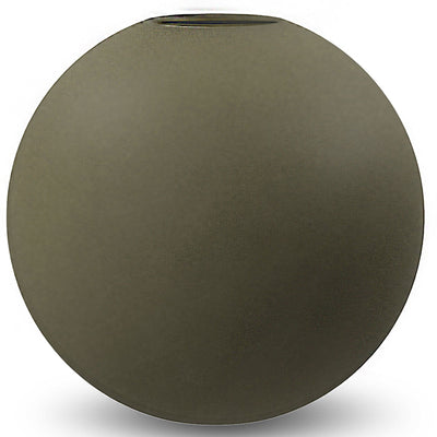 Se Cooee Design Ball vase, 10 cm, olive ✔ Kæmpe udvalg i Cooee Design ✔ Meget billig fragt og hurtig levering: 1 - 2 hverdage - Varenummer: KTO-HI-028-02-OV og barcode / Ean: '7350057807774 på lager - Udsalg på Vase Spar op til 63% - Over 1122 kendte brands på udsalg