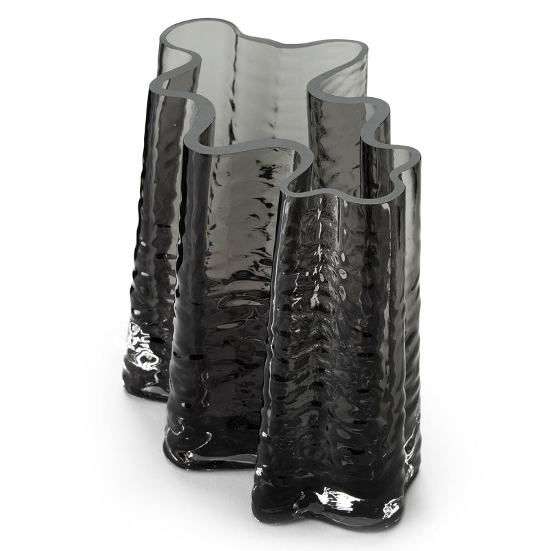 Se Cooee Design Gry Wide vase, 19 cm, smoke ✔ Kæmpe udvalg i Cooee Design ✔ Meget billig fragt og hurtig levering: 1 - 2 hverdage - Varenummer: KTO-TH-05-02-SM og barcode / Ean: &