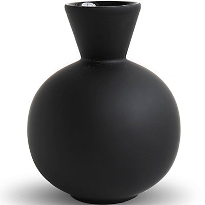 Se Cooee Design Trumpet vase, 16 cm, sort ✔ Kæmpe udvalg i Cooee Design ✔ Meget billig fragt og hurtig levering: 1 - 2 hverdage - Varenummer: KTO-HI-028-28-BK og barcode / Ean: '7350057807835 på lager - Udsalg på Vase Spar op til 58% - Over 1124 kendte brands på udsalg