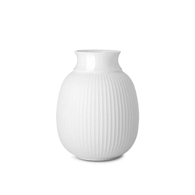 Se Lyngby Porcelæn - Curve Vase H17,5 hvid porcelæn ✔ Kæmpe udvalg i Lyngby Porcelæn ✔ Hurtig levering: 1 - 2 Hverdage samt billig fragt - Varenummer: RKTK-LYP200541 og barcode / Ean: '5711507005416 på lager - Udsalg på Spar op til 55% - Over 1354 design mærker på udsalg