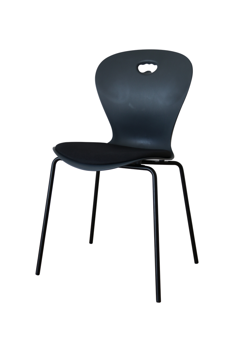 KAROLINE Stabelstol m/sædepolster Upcycled plast - Sort