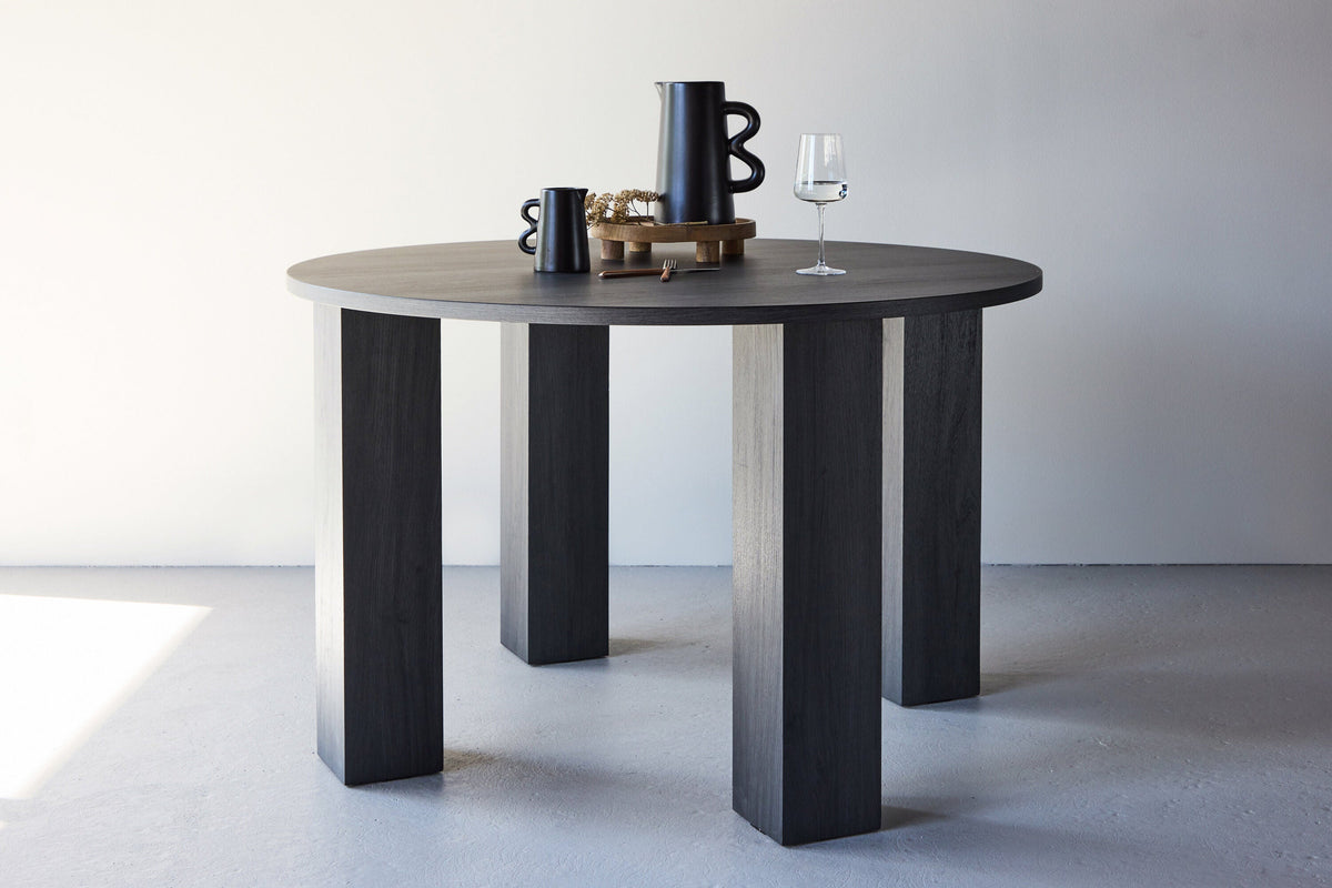 Se Venture Home Juno - rundt spisebord Ø120 cm - sort laminatoverflade i træstruktur ❤ Kæmpe udvalg i Venture Home - Køb online på udsalg og tilbud lige nu ❤ Super billig fragt og lynhurtig levering - Varenummer: Bolig&Haven-52765522755914 og barcode / Ean: 7340220846419 på lager - Udsalg på Spar stort – op til 71% - Over 2.739 kendte brands på stort udsalg