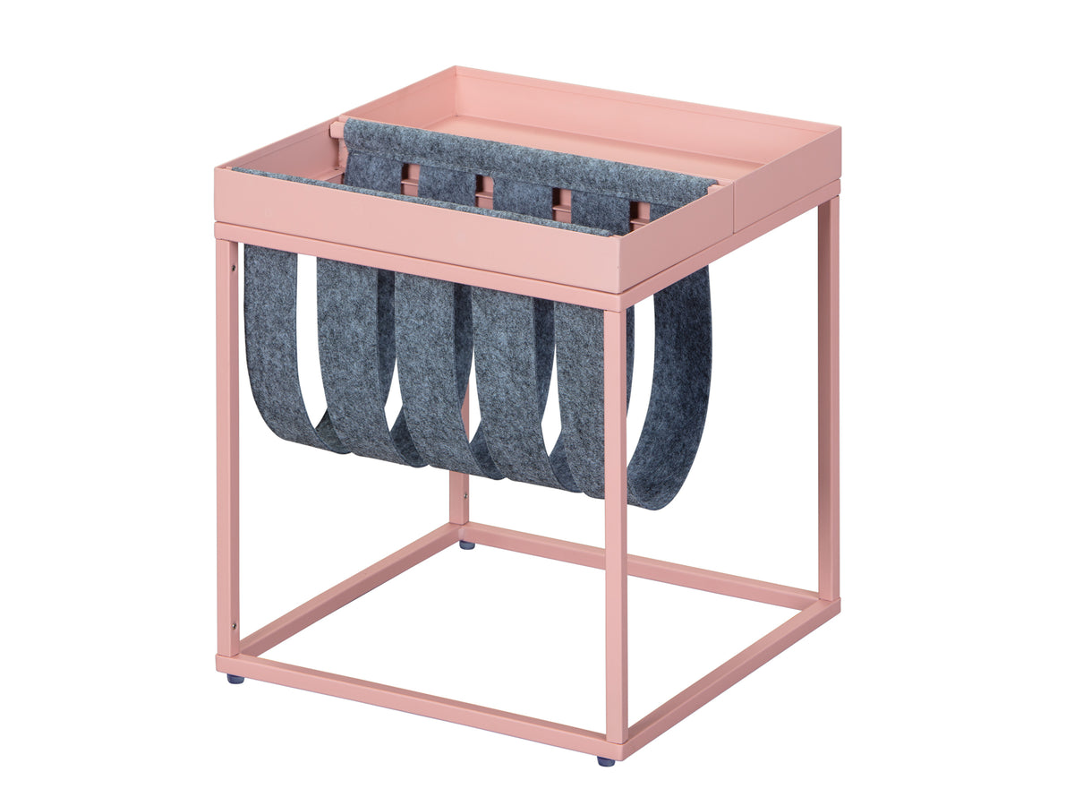 Se NORDIC LIVING COLLECTION Club NY Magazine sidebord, m. rum til magasiner - grå filt og Mellow rosa metal (35x35) ❤ Kæmpe udvalg i Nordic Living Collection - Køb online på udsalg og tilbud lige nu ❤ Billig fragt • Hurtig levering - Varenummer: Boboonline-126997 og barcode / Ean: 4010340267342 på lager - Udsalg på Møbler,
Borde,
Dagligstue,
Borde til stuen Store besparelser – op til 67% - Store besparelser på over 2.281 brands