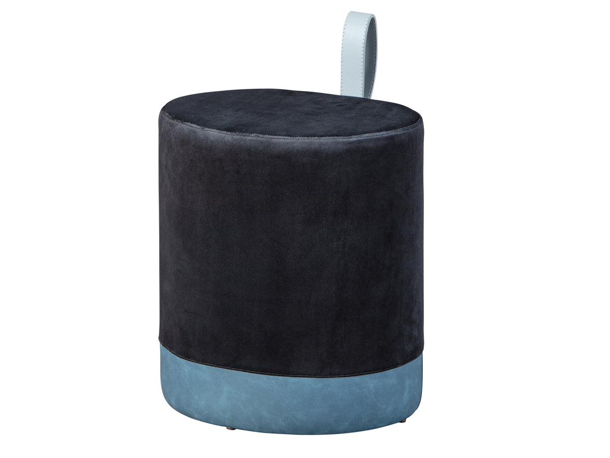 Se NORDIC LIVING COLLECTION Osane skammel, oval, m. PU-håndtag - sort og blå fløjl (38x32,5) ❤ Kæmpe udvalg i Nordic Living Collection - Køb online på udsalg og tilbud lige nu ❤ Meget billig fragt og hurtig levering: 1 - 2 hverdage - Varenummer: Boboonline-127041 og barcode / Ean: 4010340970402 på lager - Udsalg på Møbler,
Puffer og skamler,
Dagligstue,
Stole til stuen,
Velour- og fløjlsmøbler Spar op til 51% - Over 785 kendte brands på udsalg