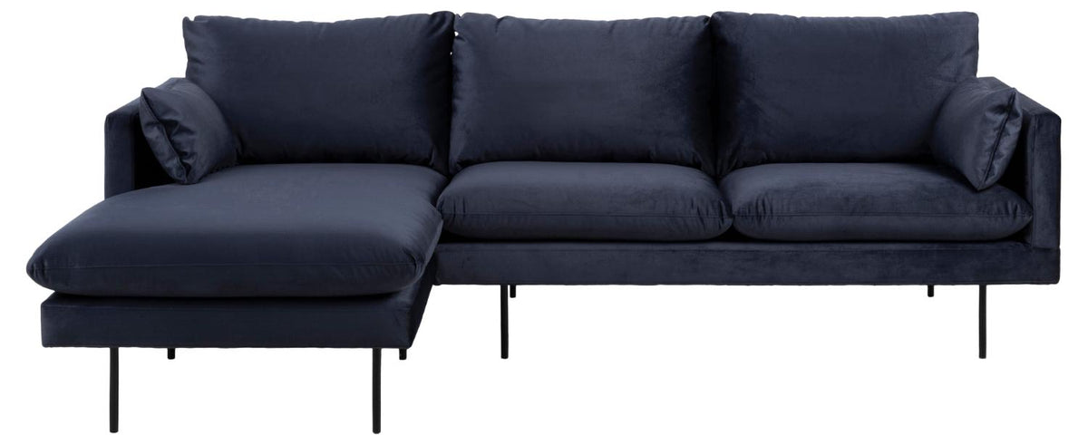 Se SOFAKONCEPT Cozy 2 pers. sofa, m. venstre chaiselong og 2 puder - mørkeblå stof og sort metal ❤ Kæmpe udvalg i SofaKoncept - Køb online på udsalg og tilbud lige nu ❤ Lav fragtpris og hurtig levering - Varenummer: Boboonline-86274 og barcode / Ean: 5713941047656 på lager - Udsalg på Møbler,Sofaer,Sofaer med chaiselong,
Sofaer,
2 personers sofaer,
Stofsofaer,
Dagligstue, Få op til 63% i rabat - Shop blandt over 2.739 brands