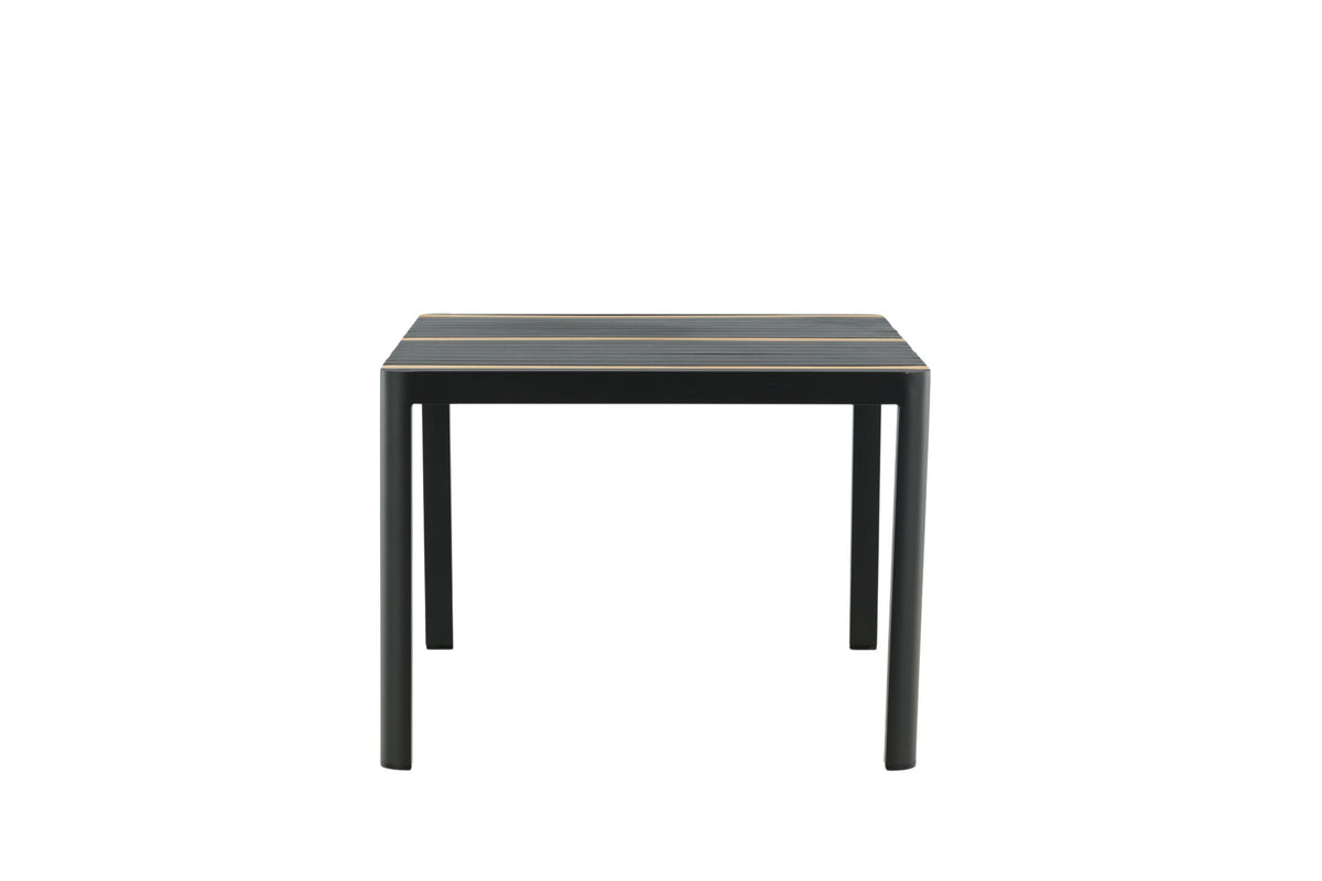 Togo spisebord fra Venture Home med sort aluminiumsstel og bordplade med teakdetaljer