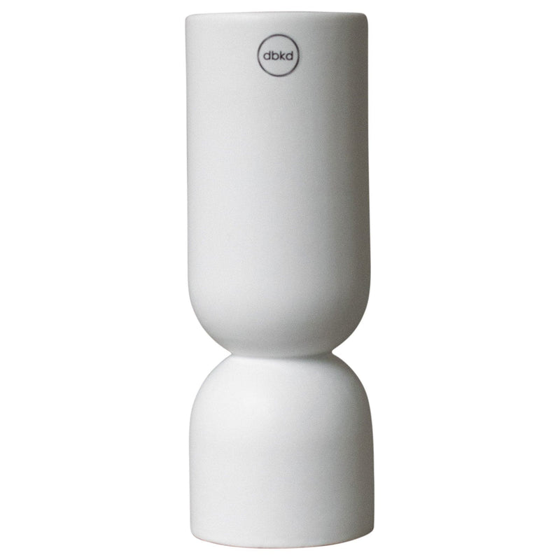 Se DBKD Post vase, 23 cm, hvid ✔ Kæmpe udvalg i DBKD ✔ Meget billig fragt og hurtig levering: 1 - 2 hverdage - Varenummer: KTO-202061W og barcode / Ean: &