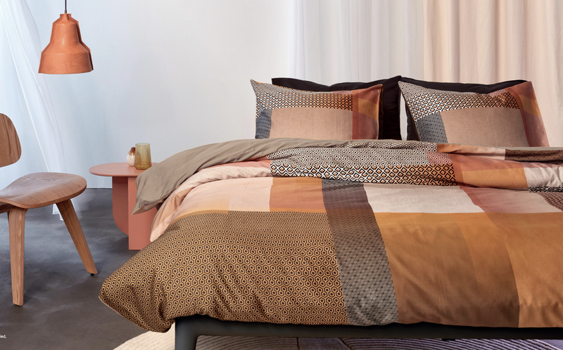 Se Beddinghouse Glamour Gold sengetøj på udsalg! 140x220 cm + pude 60x63 cm. Billig fragt & hurtig levering. Spar op til 53%!
