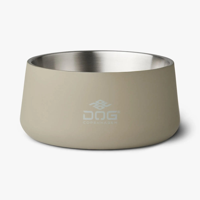 Dog Copenhagen Vega skål i farven Caffe Latte, størrelse small/medium