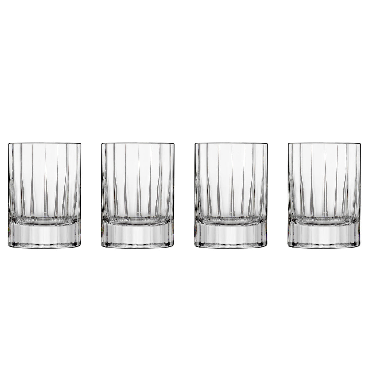 Fire facetslebne Bach shotglas fra Luigi Bormioli, der fanger lyset