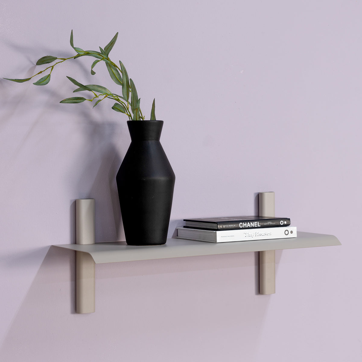 Se Repisa - Væghylde i metal, 5 farver, bredde 60 cm. Silky taupe metal ❤ Kæmpe udvalg i 3-nordic - Køb online på udsalg og tilbud lige nu ❤ Meget billig fragt og hurtig levering - Varenummer: 3-nordic-8805-7315 og barcode / Ean: på lager - Udsalg på Dagligstue - Hylder Spar helt op til 57% - Udsalg på produkter fra mere end 2.739 brands
