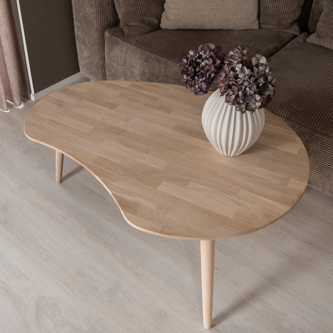 Se CT 10 - Sofabord i massiv eg med paletform og størrelse 89 x 66 cm Højde 45 cm Sæbebehandlet ❤ Kæmpe udvalg i 3-nordic - Køb online på udsalg og tilbud lige nu ❤ Billig fragt og hurtig levering - Varenummer: 3-nordic-134-933 og barcode / Ean: på lager - Udsalg på Dagligstue - Sofaborde - Nordisk designs - enkelt, tidløst og elegant Spar stort – op til 53% - Eksklusivt udsalg på over 2.739 brands