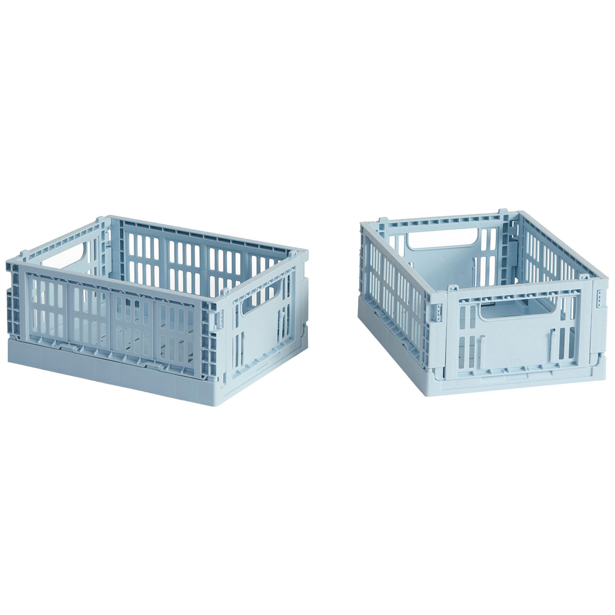 To lyseblå HAY Colour Crate Mini opbevaringskasser i soft blue
