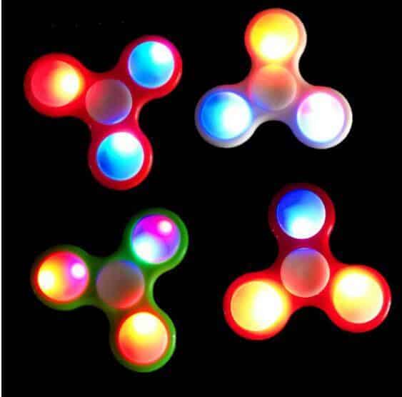 Se Fidget Spinner med LED Lys - Rød ✔ Kæmpe udvalg i Satana - Køb online på udsalg og tilbud lige nu ✔ Billig fragt og hurtig levering - Varenummer: Satana-1847 på lager - Udsalg på Hus & Fritid > Spar stort – op til 59% - Over 2.739 brands med kæmpe udsalg