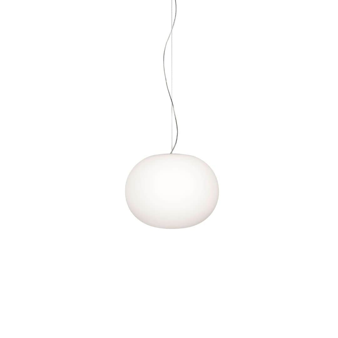 Glo-Ball S2 pendel i opaliseret glas fra Flos, designet af Jasper Morrison