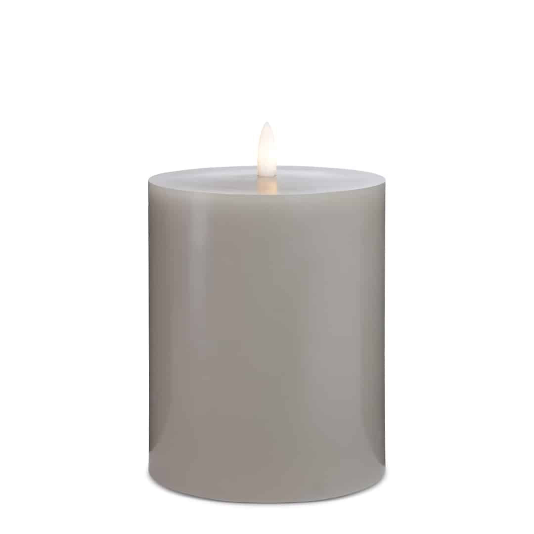 Se LED Stearinlys - 1 stk. - ø10 x 15 cm - m/3D flamme - (flere farver) - Grå ✔ Kæmpe udvalg i Satana - Køb online på udsalg og tilbud lige nu ✔ Billig fragt og hurtig levering - Varenummer: Satana-390984 på lager - Udsalg på Personlig pleje > Ansigt > Få op til 69% i rabat - Shop udsalg fra mere end 1.798 mærker