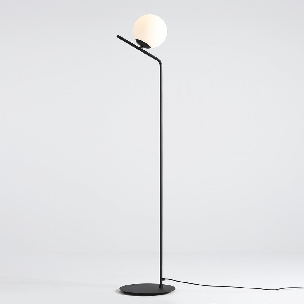 Se Arts - Gulvlampe i sort metal og hvidt glas ❤ Kæmpe udvalg i 3-nordic - Køb online på udsalg og tilbud lige nu ❤ Meget billig fragt og hurtig levering - Varenummer: 3-nordic-3296 og barcode / Ean: på lager - Udsalg på Lamper - Gulvlamper Op til 63% rabat - Over 1.329 brands på online udsalg
