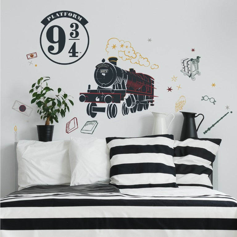 Se Harry Potter Hogwarts Express Gigant Wallsticker ✔ Kæmpe udvalg i Roommates - Køb online på udsalg og tilbud lige nu ✔ Billig fragt • Hurtig levering - Varenummer: MMAction-216141 og 34878922300 på lager - Udsalg på Wallstickers til børneværelset Få op til 69% i rabat - Over 1.798 mærker samlet på udsalg