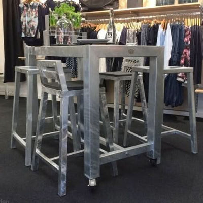 Se billigt tilbud på Rock-Solid barbord i galvaniseret stål med hjul. 67 x 124 x 100 cm. Hurtig levering, billig fragt. Udsalg på Haven > Havemøbler > Borde til haven > Barborde. Spar op til 57%.