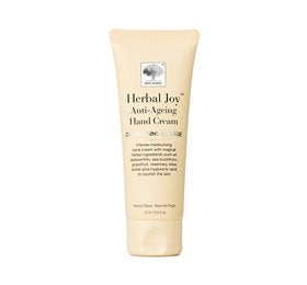 Se New Nordic Herbal Joy Anti-Ageing Hand Cream 75 ml. ✔ Kæmpe udvalg i New Nordic - Køb online på udsalg og tilbud lige nu ✔ Meget billig fragt og hurtig levering - Varenummer: Helsegrossisten-45205 og 5021807006489 på lager - Udsalg på Sundhed > New Nordic > Cremer Op til 63% rabat - Mere end 2.739 populære mærker på tilbud