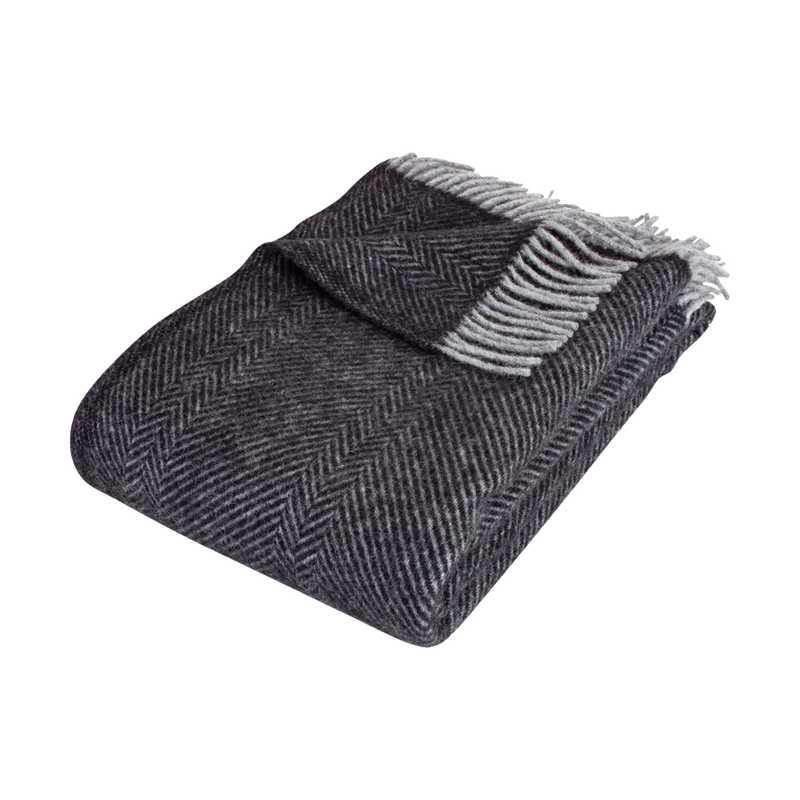 Se billigt tilbud på HERRINGBONE Black uldplaid! Spar op til 58% på udsalg. Hurtig levering (1-2 hverdage) & billig fragt. Køb online nu!