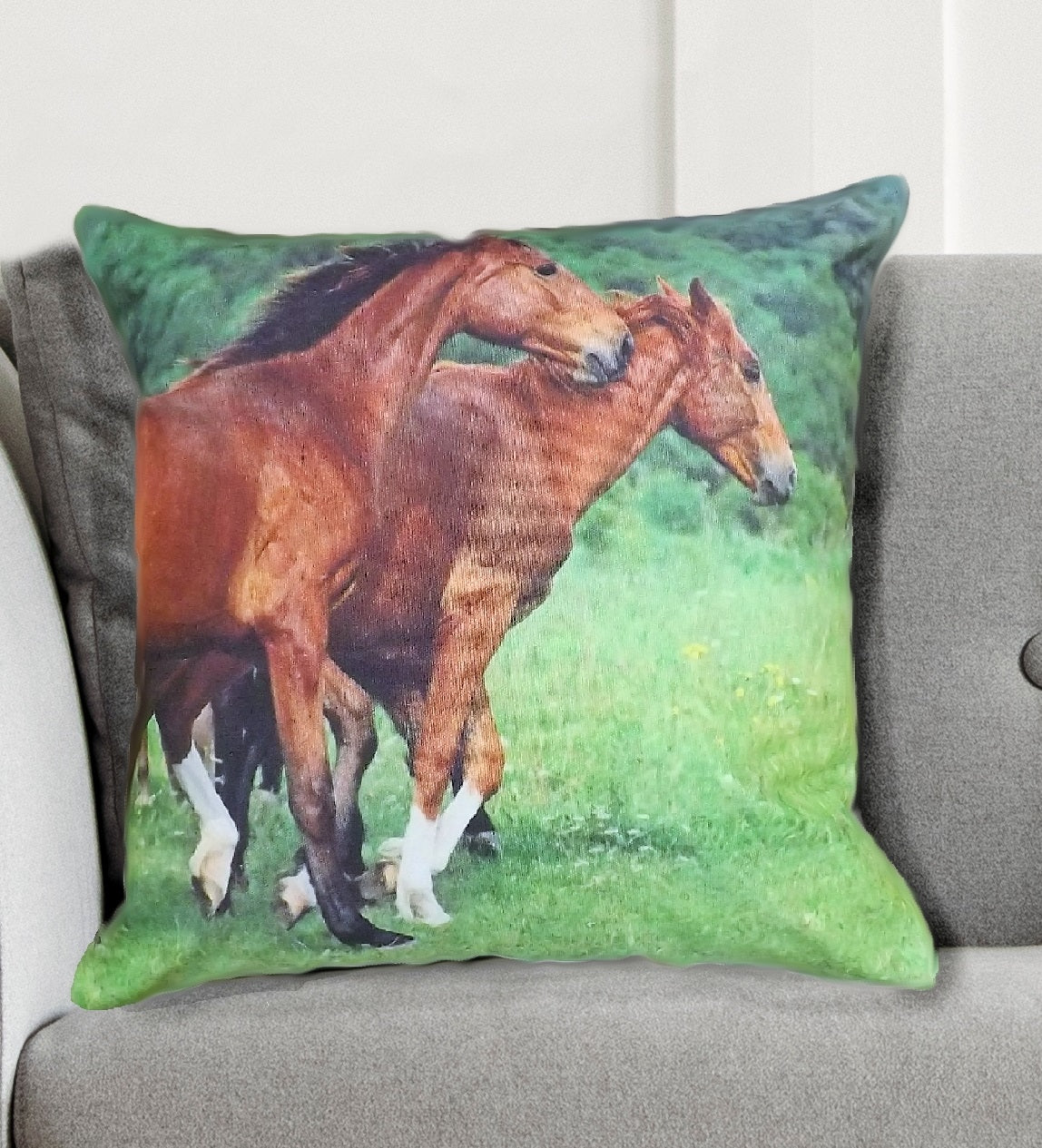 Se Heste pudebetræk 43 x 43 cm ✔ Kæmpe udvalg i Bolig Magasin - Køb online på udsalg og tilbud lige nu ✔ Meget billig fragt og hurtig levering - Varenummer: MMAction-209110 og 5027491672740 på lager - Udsalg på Pyntepudebetræk Få op til 67% i rabat - Find over 1.798 mærker på udsalg