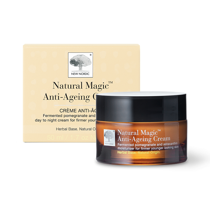 Se New Nordic Natural Magic Anti Ageing Cream 50 ml. - 2 for 399,- ✔ Kæmpe udvalg i New Nordic - Køb online på udsalg og tilbud lige nu ✔ Hurtig levering til lave fragtpriser - Varenummer: Helsegrossisten-45354 og 5021807453542 på lager - Udsalg på Personlig pleje > Ansigt > Tilbud Få op til 67% i rabat - Shop udsalg fra mere end 1.798 mærker