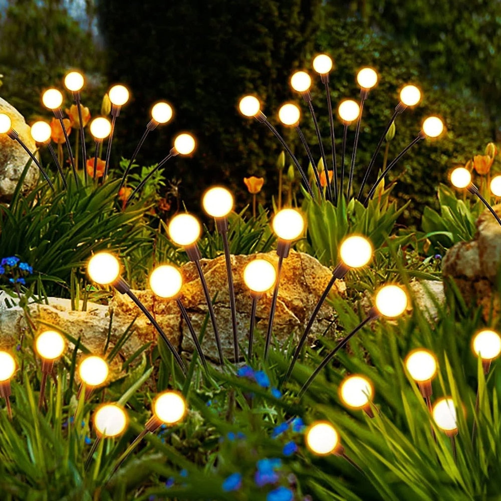 To solcelledrevne ildfluelys på 70 cm spyd med 6 LED hver