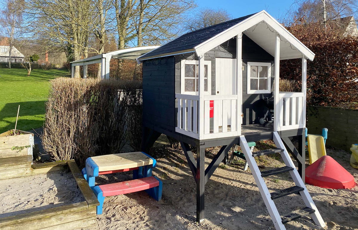 Legehus Lille Peter på stolper, 3,3 m², fra Sølund Huse