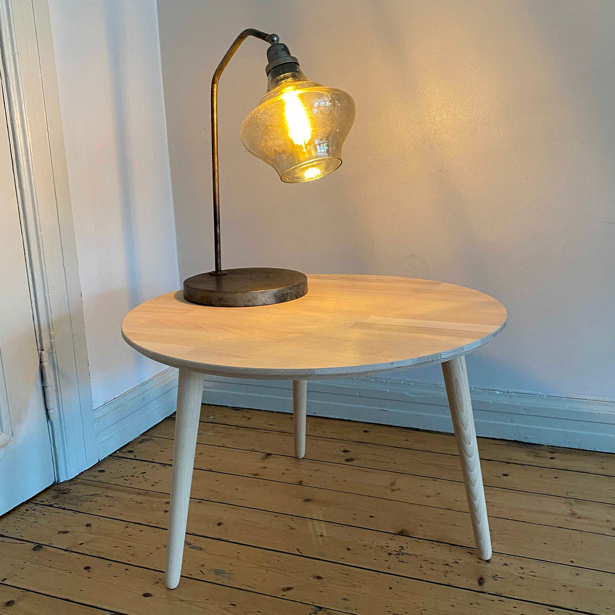 Se CT 10 - Sofabord i massiv bøg og diameter 60 cm Højde 45 cm Sæbebehandlet ❤ Kæmpe udvalg i 3-nordic - Køb online på udsalg og tilbud lige nu ❤ Lav fragtpris og hurtig levering - Varenummer: 3-nordic-138-989 og barcode / Ean: på lager - Udsalg på Dagligstue - Sofaborde - Nordisk designs - enkelt, tidløst og elegant Spar stort – op til 71% - Kæmpe udsalg på over 2.739 brands