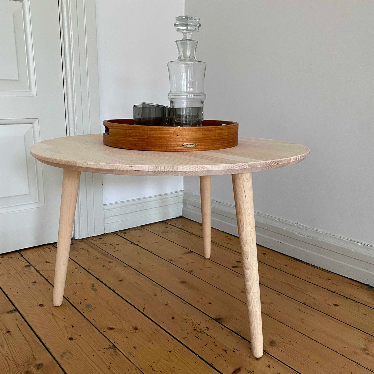 Se CT 10 - Sofabord i massiv bøg og diameter 70 cm Højde 50 cm Ubehandlet ❤ Kæmpe udvalg i 3-nordic - Køb online på udsalg og tilbud lige nu ❤ Hurtig levering til lave fragtpriser - Varenummer: 3-nordic-139-999 og barcode / Ean: på lager - Udsalg på Dagligstue - Sofaborde - Nordisk designs - enkelt, tidløst og elegant Få op til 69% i rabat - Shop populære mærker fra over 2.739 brands