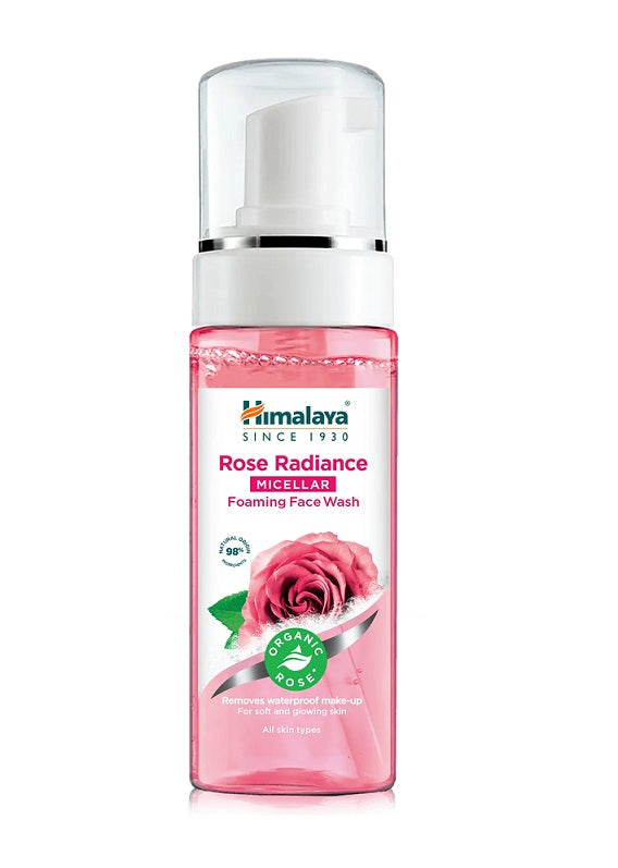 Flaske med Himalaya Rose Radiance Micellar skummende ansigtsvask, 150 ml
