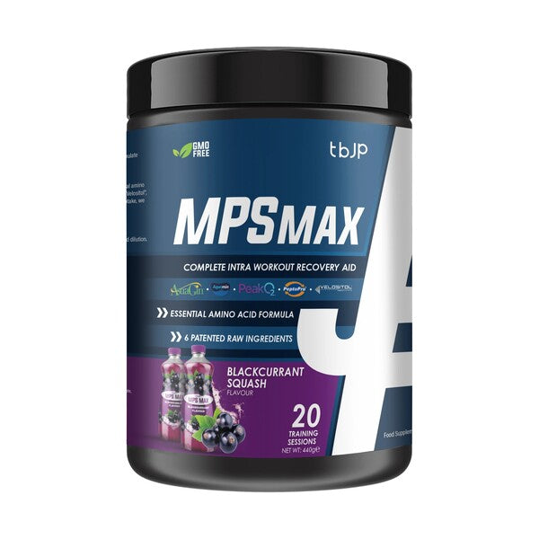 Pose med Trained by JP MPS Max EAA-pulver i smagen Blackcurrant Squash, 440 g