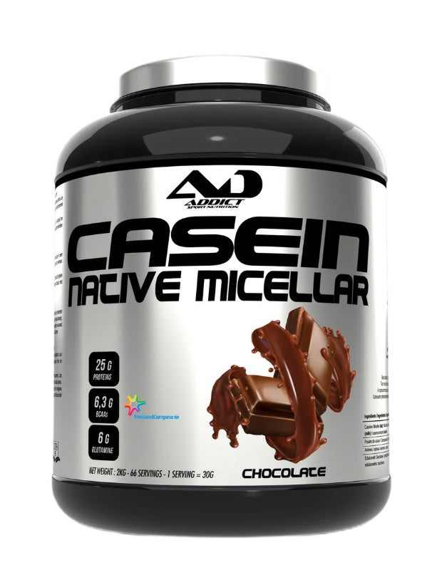 Pose med Addict Sport Nutrition Native Micellar Casein, smag chokolade, 2000 g