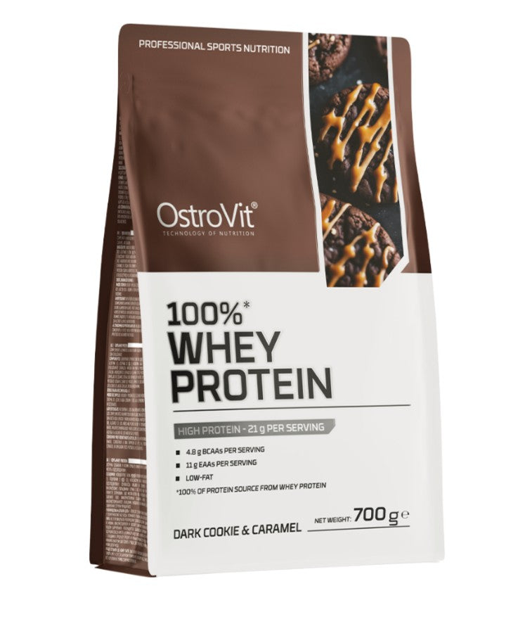 OstroVit valleprotein med smag af mørk kage og karamel, 700 g