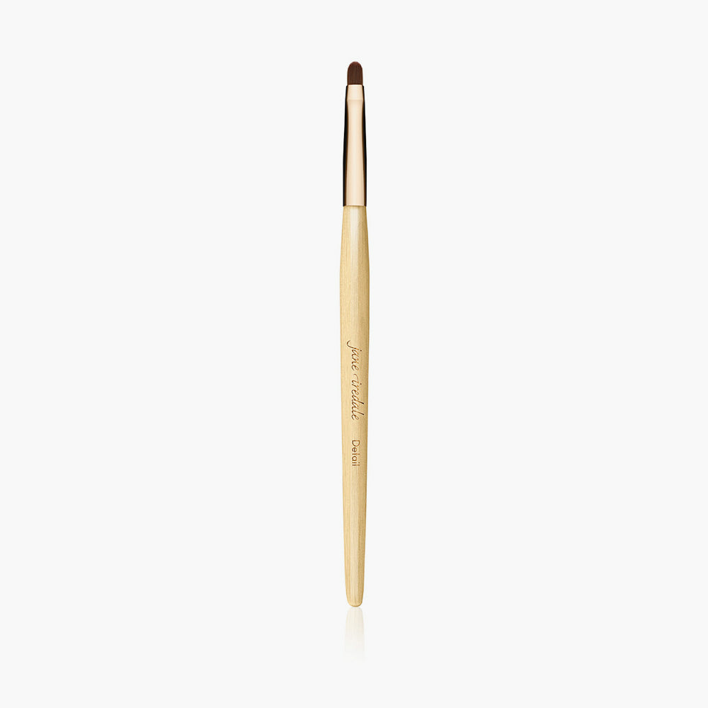 Lille flad Detail pensel til øjenmakeup fra Jane Iredale