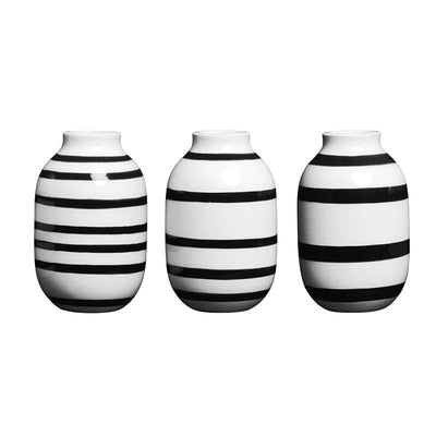 Se Kähler - Omaggio vase miniature, 8 cm, 3-pak sort ✔ Kæmpe udvalg i Kähler ✔ Hurtig levering: 1 - 2 Hverdage samt billig fragt - Varenummer: RKTK-K691350 og barcode / Ean: '5703779128009 på lager - Udsalg på Spar op til 54% - Over 1354 design brands på udsalg