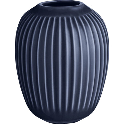 Se Kähler Hammershøi vase, 10 cm - indigoblå ✔ Stort online udvalg i Kähler ✔ Hurtig levering: 1 - 2 Hverdage samt billig fragt - Varenummer: KTO-693193 og barcode / Ean: '5703779181837 på lager - Udsalg på Vase Spar op til 51% - Over 1354 design brands på udsalg