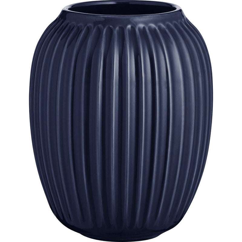 Se Kähler Hammershøi vase, 20 cm - indigoblå ✔ Stort online udvalg i Kähler ✔ Hurtig levering: 1 - 2 Hverdage samt billig fragt - Varenummer: KTO-693195 og barcode / Ean: &