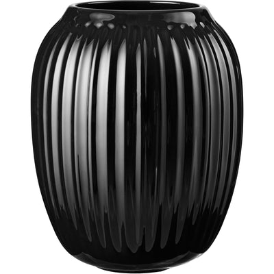 Se Kähler Hammershøi vase 21 cm, sort ✔ Kæmpe udvalg i Kähler ✔ Meget billig fragt og hurtig levering: 1 - 2 hverdage - Varenummer: KTO-693323 og barcode / Ean: '5703779186603 på lager - Udsalg på Vase Spar op til 67% - Over 1122 kendte brands på udsalg