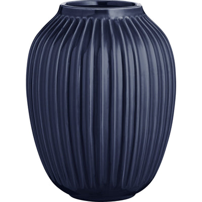 Se Kähler Hammershøi vase, 25 cm - indigoblå ✔ Stort online udvalg i Kähler ✔ Hurtig levering: 1 - 2 Hverdage samt billig fragt - Varenummer: KTO-693196 og barcode / Ean: '5703779181868 på lager - Udsalg på Vase Spar op til 66% - Over 1354 design brands på udsalg