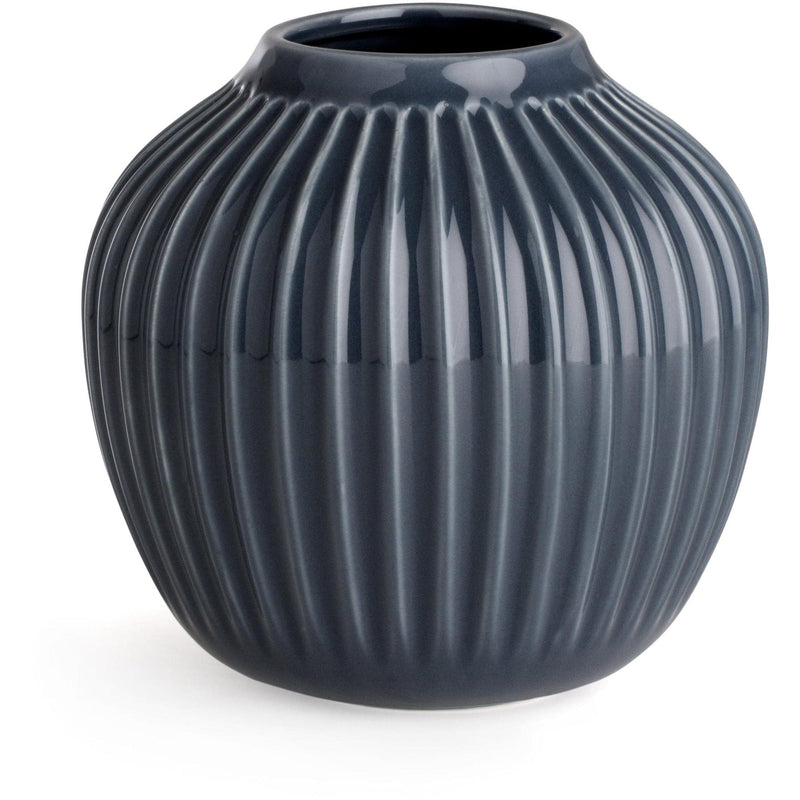 Se Kähler Hammershøi vase antracit 12,5 cm. ✔ Stort online udvalg i Kähler ✔ Hurtig levering: 1 - 2 Hverdage samt billig fragt - Varenummer: KTO-692365 og barcode / Ean: &