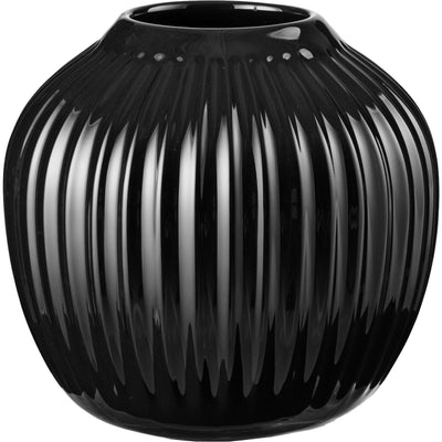 Se Kähler Hammershøi vase 13 cm, sort ✔ Kæmpe udvalg i Kähler ✔ Meget billig fragt og hurtig levering: 1 - 2 hverdage - Varenummer: KTO-693324 og barcode / Ean: '5703779186610 på lager - Udsalg på Vase Spar op til 51% - Over 1122 kendte brands på udsalg