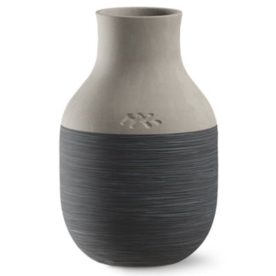Se Kähler Omaggio Circulare vase 12,5 cm, antracitgrå ✔ Kæmpe udvalg i Kähler ✔ Meget billig fragt og hurtig levering: 1 - 2 hverdage - Varenummer: KTO-690148 og barcode / Ean: '5703779188812 på lager - Udsalg på Vase Spar op til 66% - Over 1112 kendte brands på udsalg