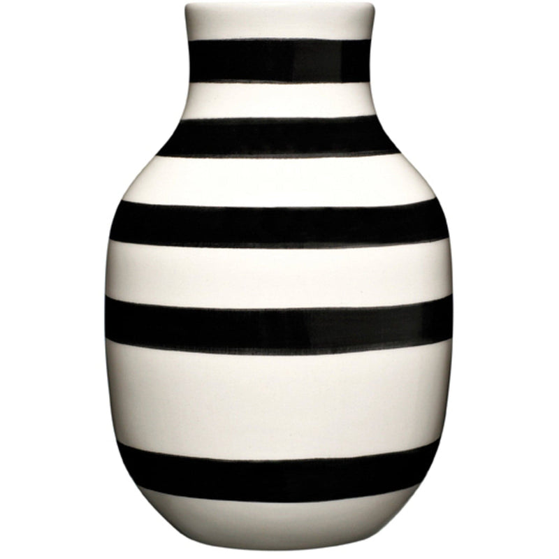 Se Kähler Omaggio vase sort 12,5 cm. ✔ Stort online udvalg i Kähler ✔ Hurtig levering: 1 - 2 Hverdage samt billig fragt - Varenummer: KTO-690186 og barcode / Ean: &