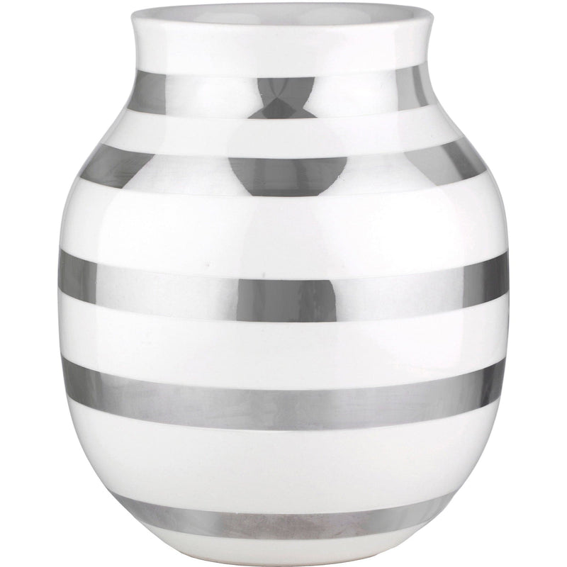 Se Kähler Omaggio vase sølv 20 cm. ✔ Stort online udvalg i Kähler ✔ Hurtig levering: 1 - 2 Hverdage samt billig fragt - Varenummer: KTO-691791 og barcode / Ean: &