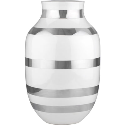 Se Kähler Omaggio vase sølv 30,5 cm. ✔ Stort online udvalg i Kähler ✔ Hurtig levering: 1 - 2 Hverdage samt billig fragt - Varenummer: KTO-691792 og barcode / Ean: '5703779152134 på lager - Udsalg på Vase Spar op til 56% - Over 1334 design brands på udsalg