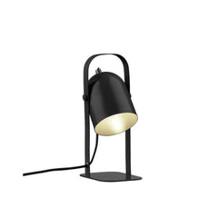 Nesvik bordlampe i sort jern med skærm fra Villa Collection
